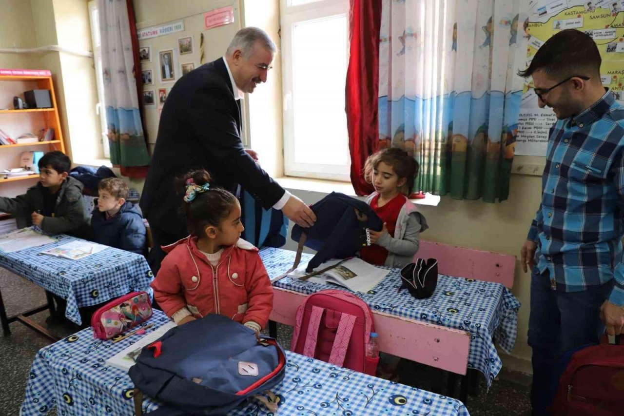 Kahta Belediyesi’nden köy okullarına yardım eli