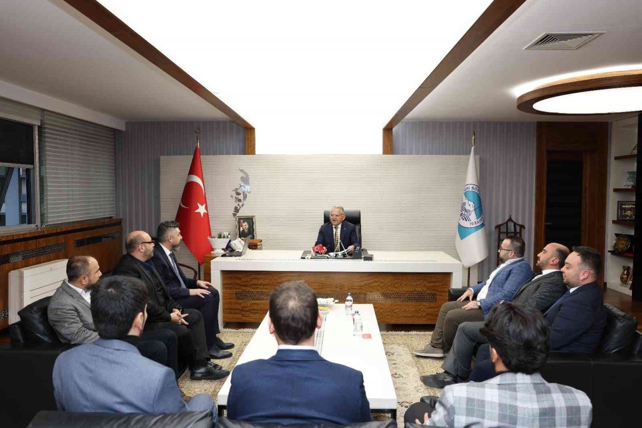 Başkan Büyükkılıç, STK temsilcileri ve muhtarları makamında kabul etti