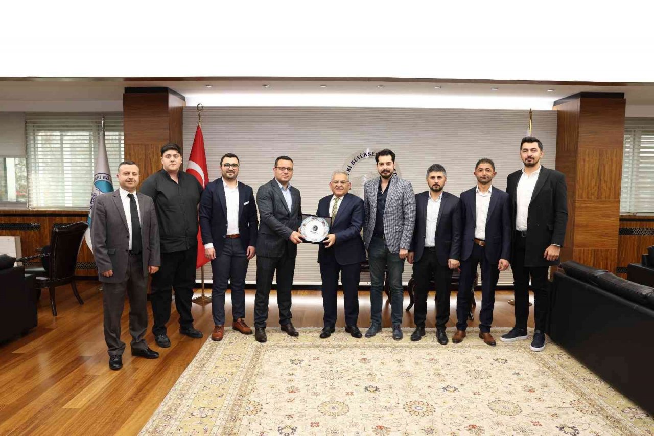 Başkan Büyükkılıç, STK temsilcileri ve muhtarları makamında kabul etti