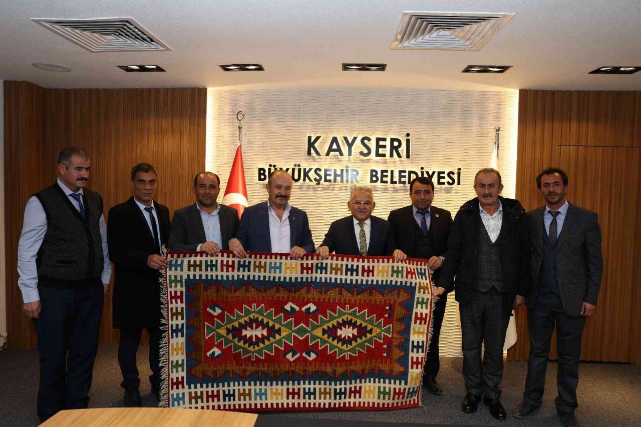 Başkan Büyükkılıç, STK temsilcileri ve muhtarları makamında kabul etti