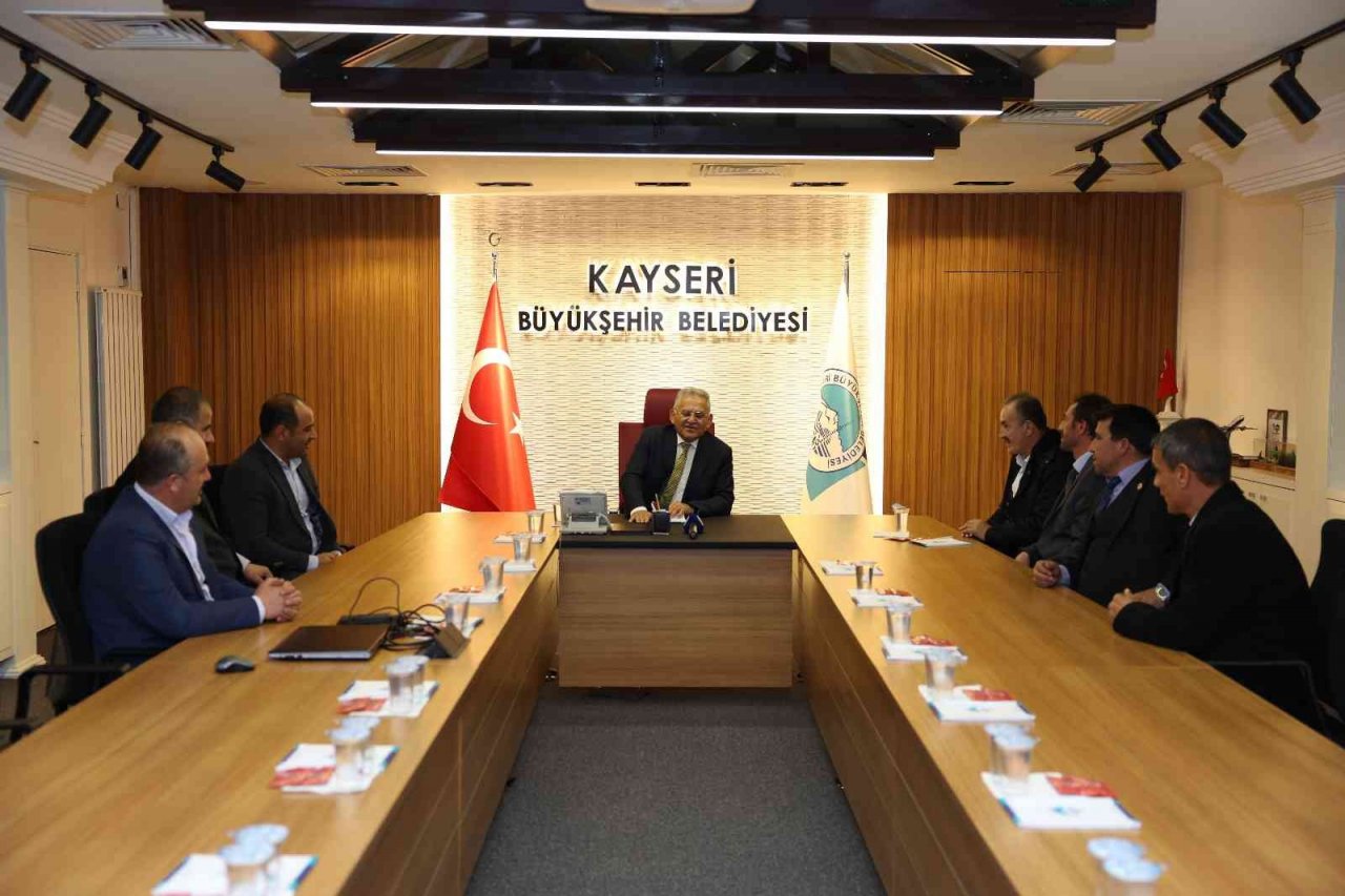 Başkan Büyükkılıç, STK temsilcileri ve muhtarları makamında kabul etti