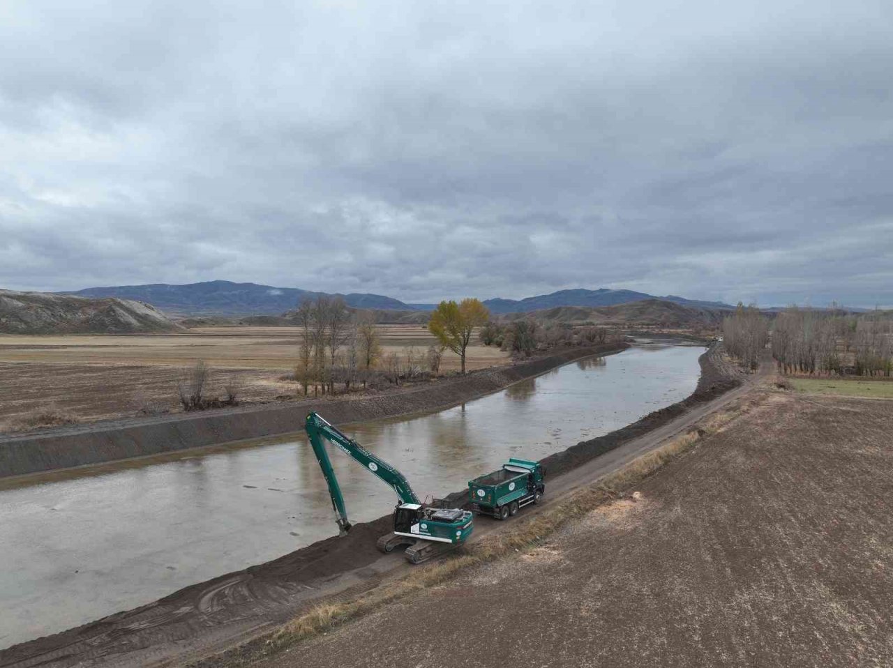 Kızılırmak Nehri’ndeki çalışmalar ile yerleşim yerleri taşkından korunuyor