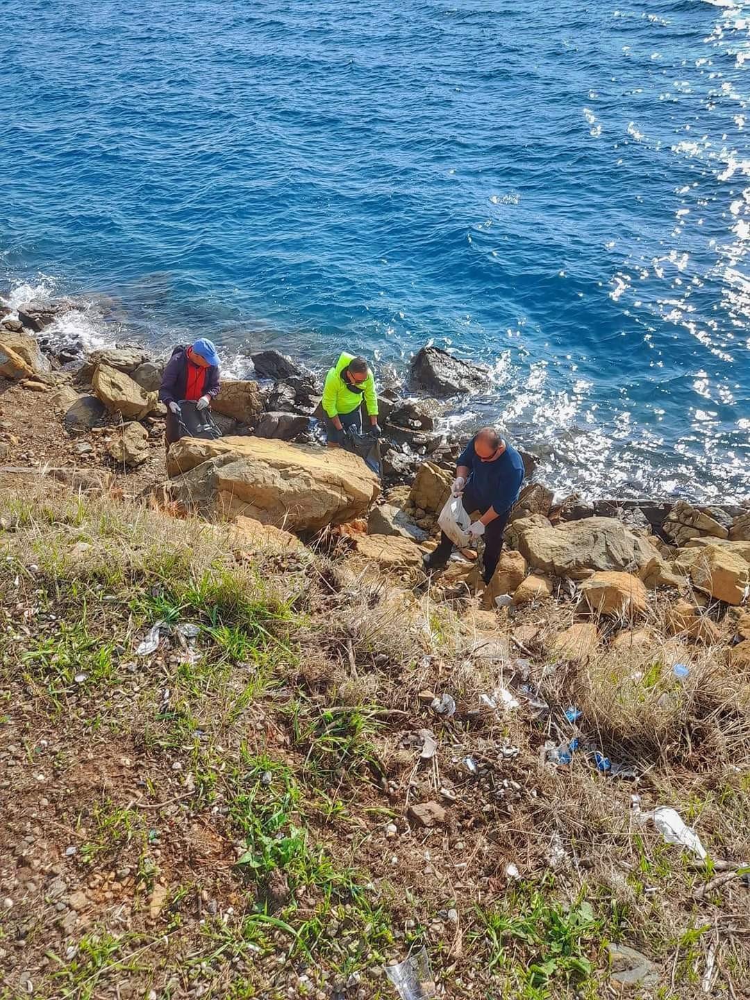 Marmaris doğa gönüllüleri çöp toplama etkinliklerine devam ediyor