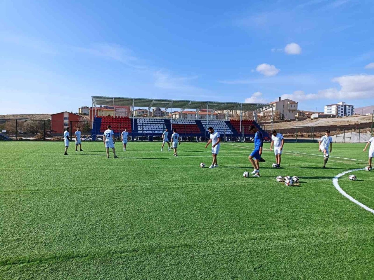 MHP’li Özdemir, Kayseri’ye yapılan spor tesislerini duyurdu