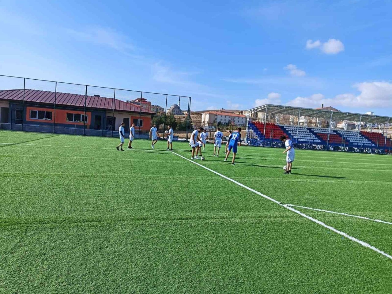 MHP’li Özdemir, Kayseri’ye yapılan spor tesislerini duyurdu