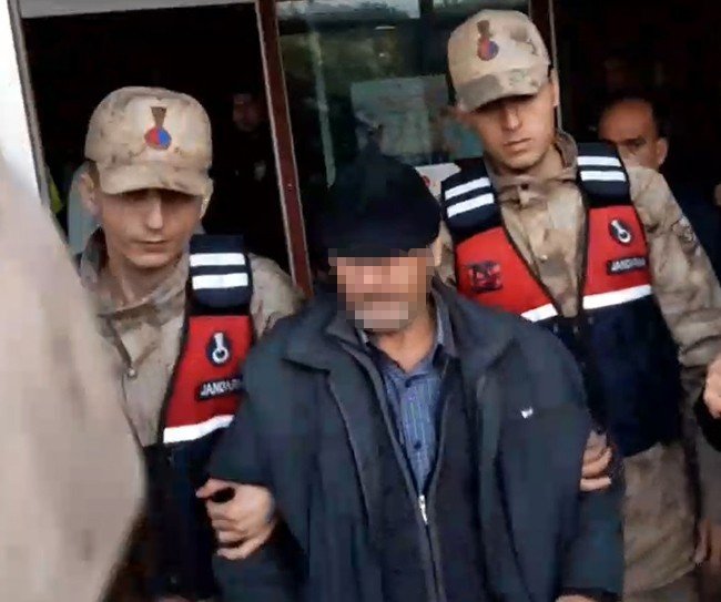 "Erkek değilim" diyen sahte hoca tutuklandı