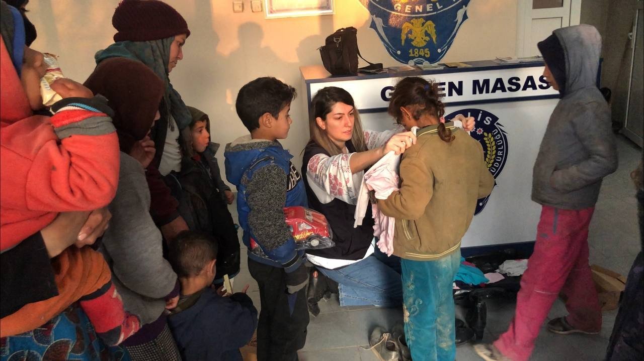 Türk polisinden Avrupa’ya insanlık dersi