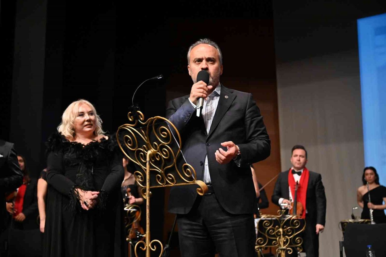 Zeki Müren Bursa’da şarkılarla anıldı