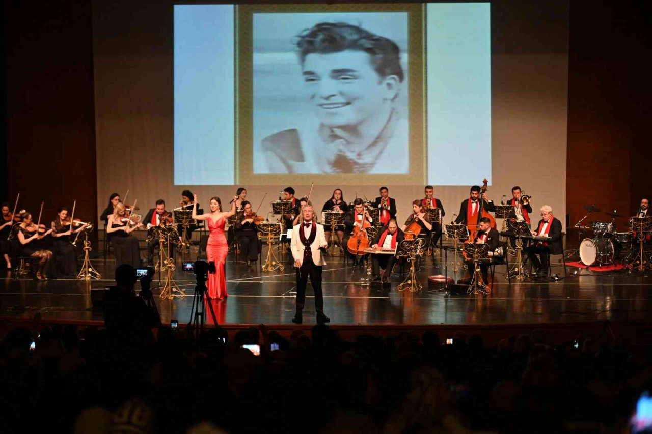 Zeki Müren Bursa’da şarkılarla anıldı