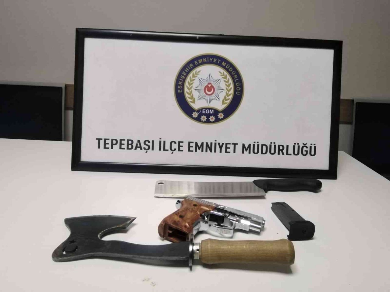 29 aranan şüphelinin yakalandığı denetimlerde çok miktarda uyuşturucu madde ele geçirildi