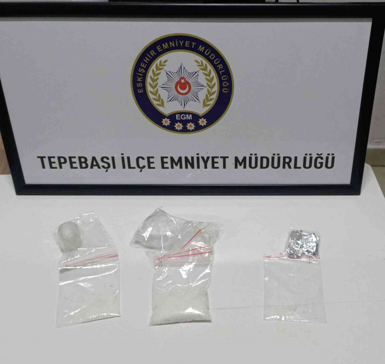 29 aranan şüphelinin yakalandığı denetimlerde çok miktarda uyuşturucu madde ele geçirildi