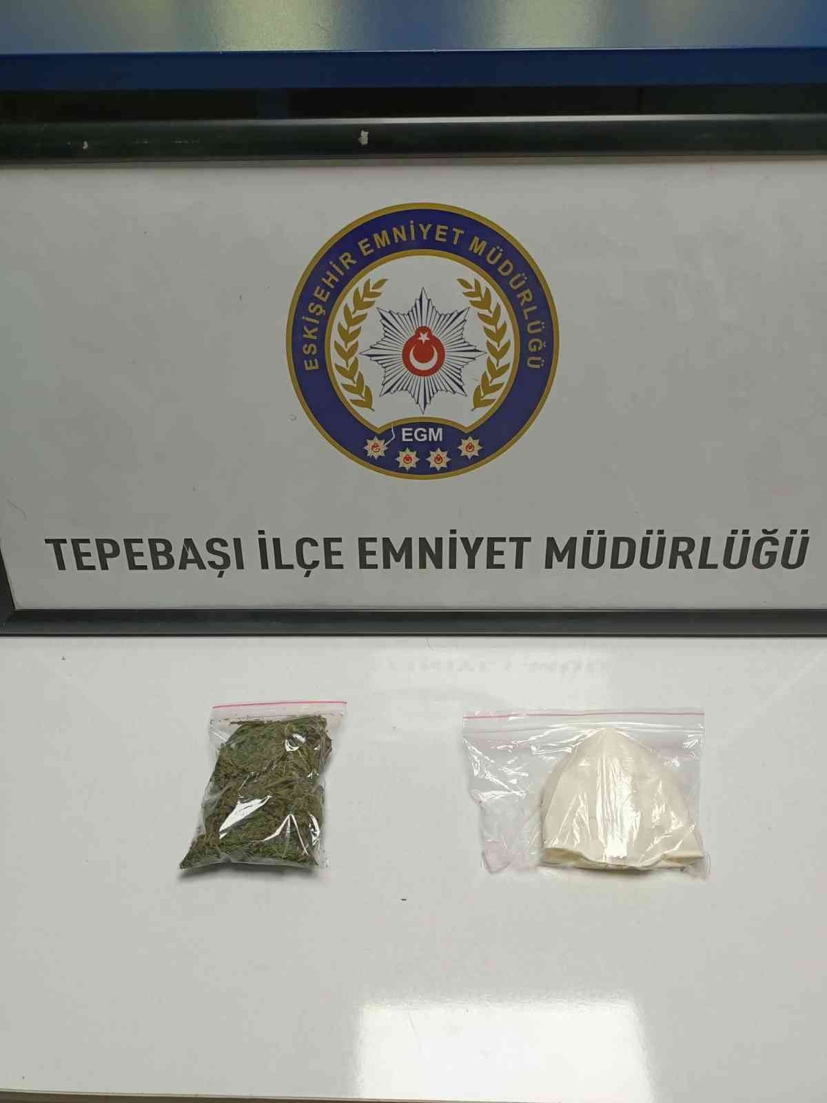 29 aranan şüphelinin yakalandığı denetimlerde çok miktarda uyuşturucu madde ele geçirildi