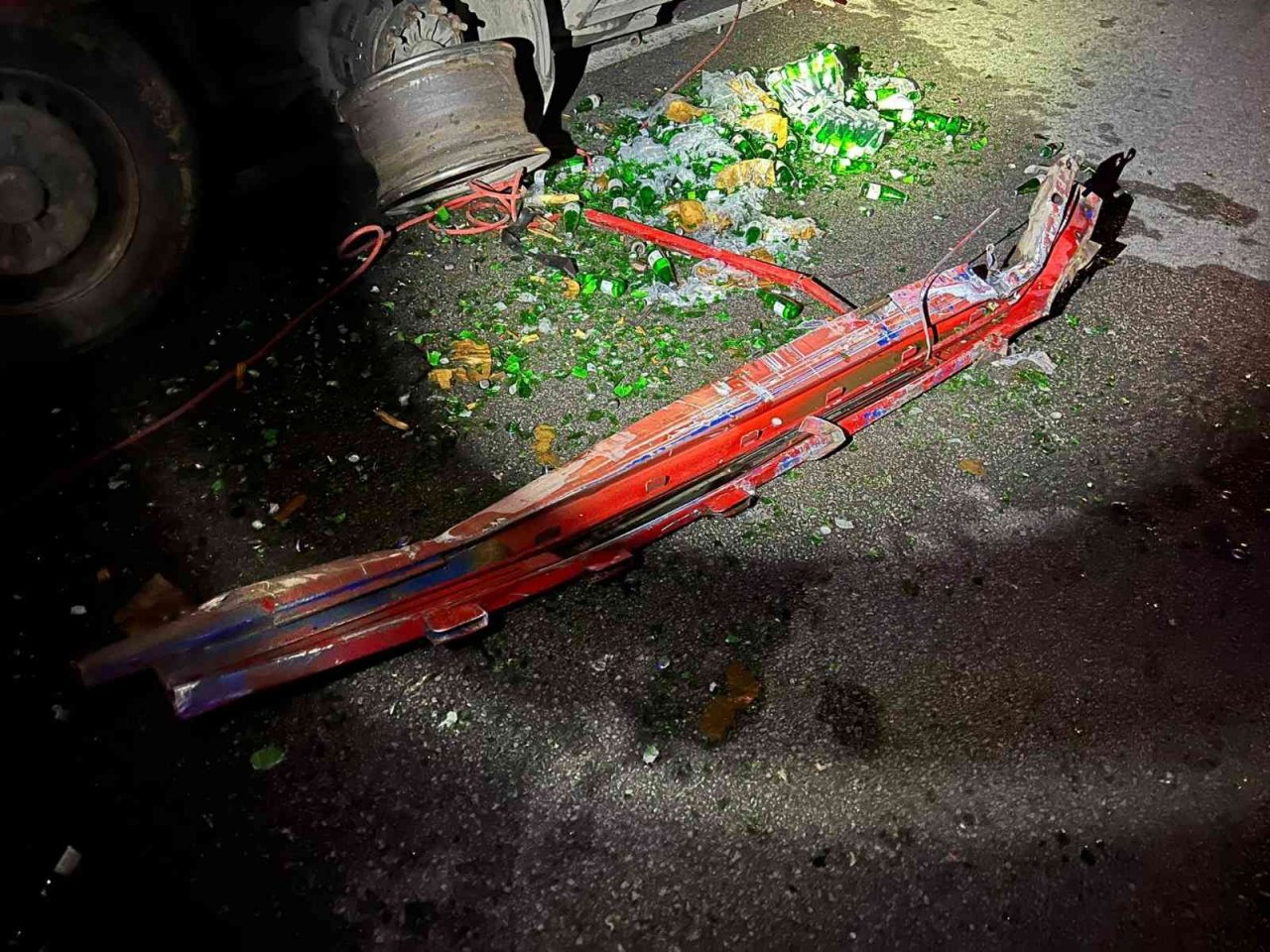 Afyonkarahisar’da gece yarısı feci kaza: Lastik tamiri sırasında 2 kişi hayatını kaybetti