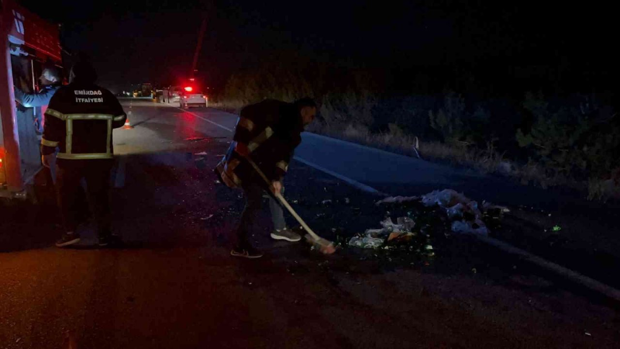 Afyonkarahisar’da gece yarısı feci kaza: Lastik tamiri sırasında 2 kişi hayatını kaybetti