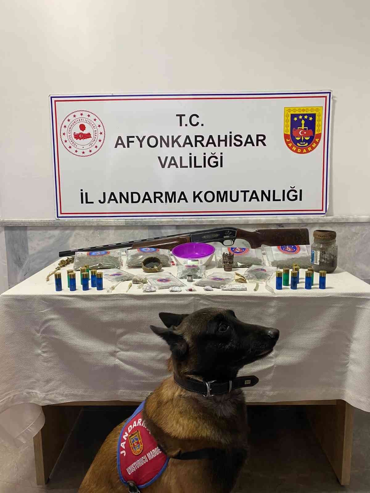 Jandarmanın baskın düzenlediği evden uyuşturucu zulası çıktı