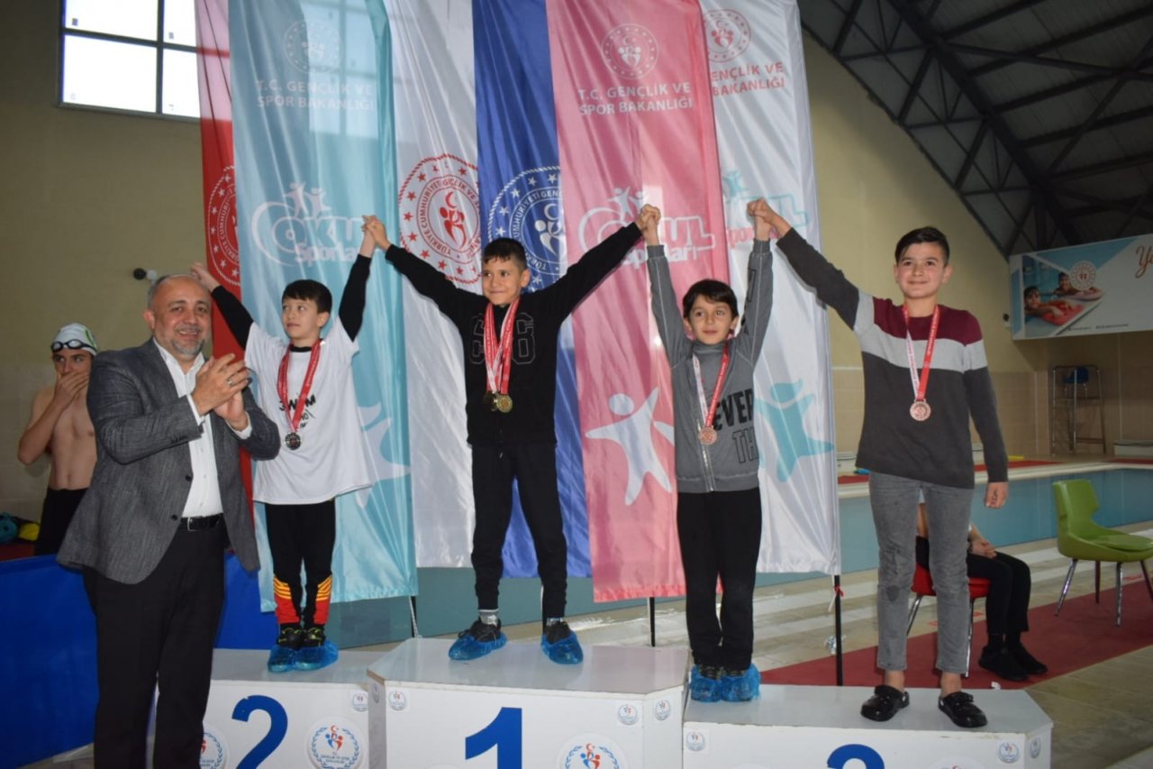 Afyonkarahisar’da yüzme müsabakaları tamamlandı