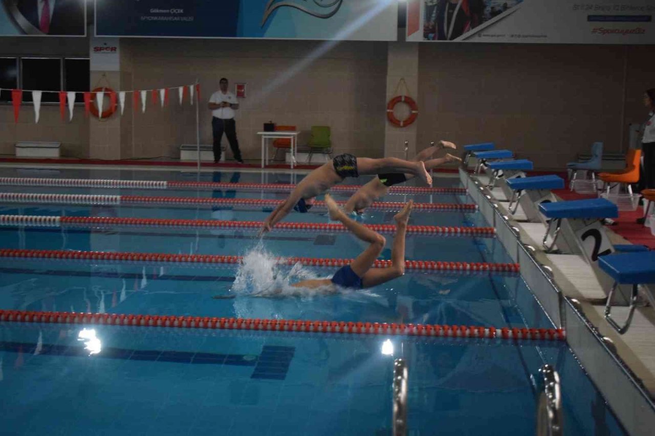 Afyonkarahisar’da yüzme müsabakaları tamamlandı