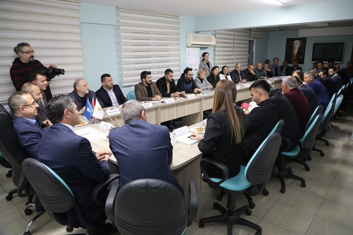 AK Parti İzmir İl Başkanı Sürekli: "Kuzeyde Foça ve Dikili’yi de alacağız"