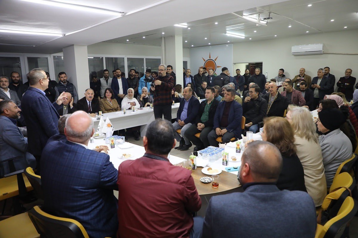 AK Parti İzmir İl Başkanı Sürekli: "Kuzeyde Foça ve Dikili’yi de alacağız"