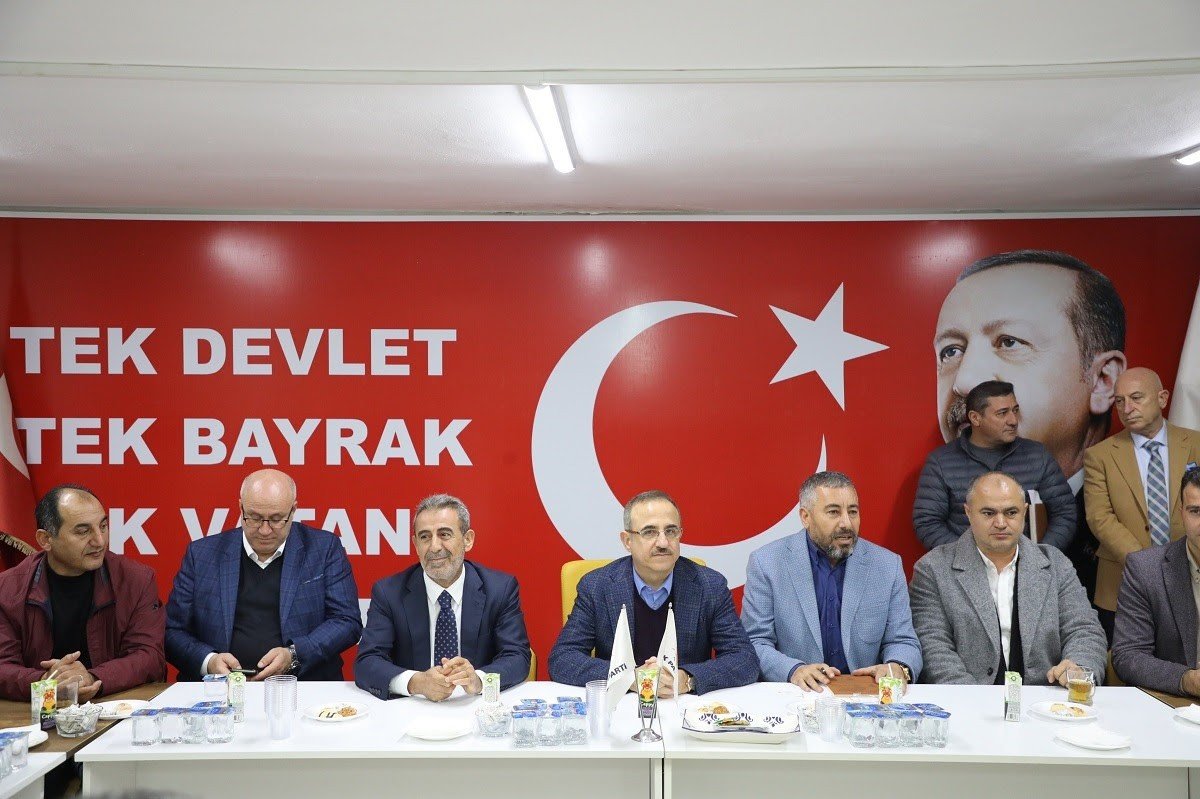 AK Parti İzmir İl Başkanı Sürekli: "Kuzeyde Foça ve Dikili’yi de alacağız"
