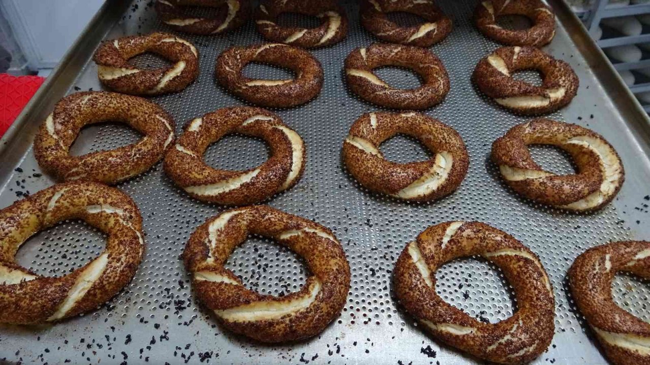 Öğrenciler fırının başına geçti günlük 15 bin ekmek üretilecek