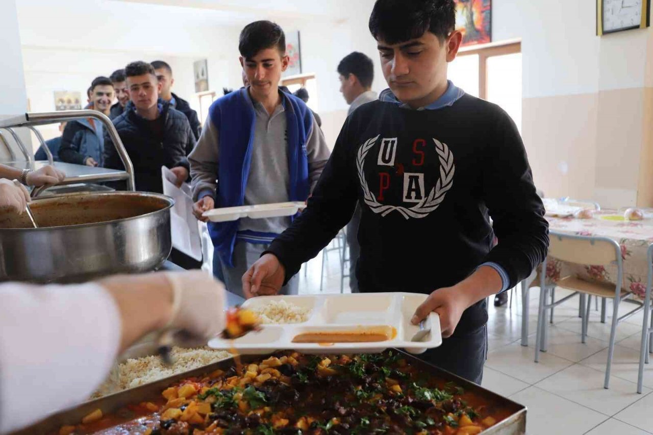 Bayburt’ta 3 bin 600 öğrenciye ücretsiz yemek desteği