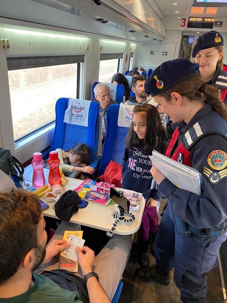 Bilecik’te YHT’de seyahat eden yoklama kaçağı 1 kişi tespit edildi