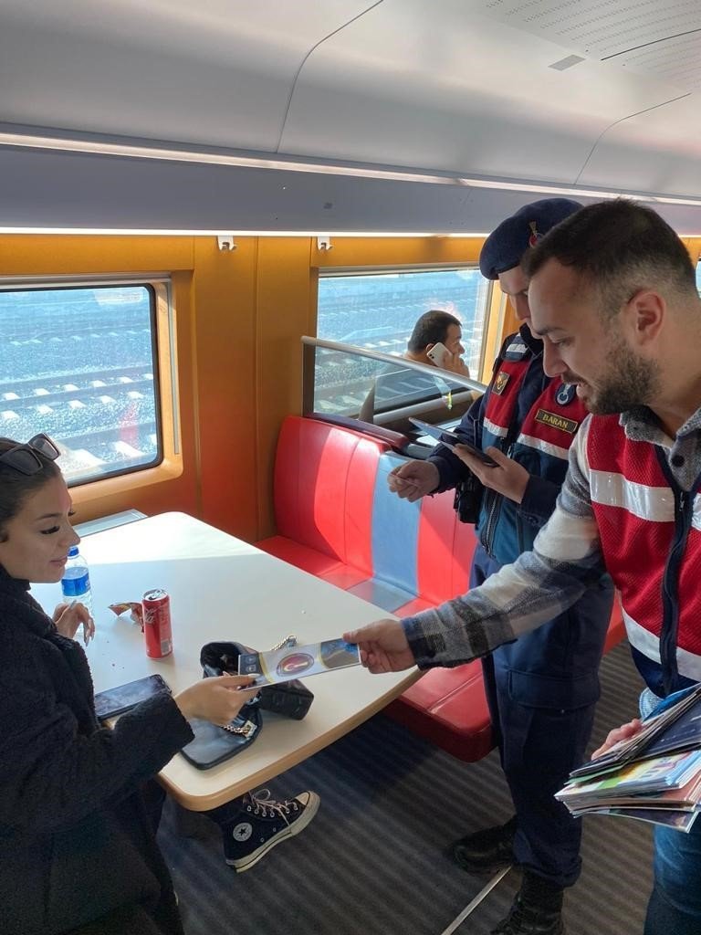 Bilecik’te YHT’de seyahat eden yoklama kaçağı 1 kişi tespit edildi