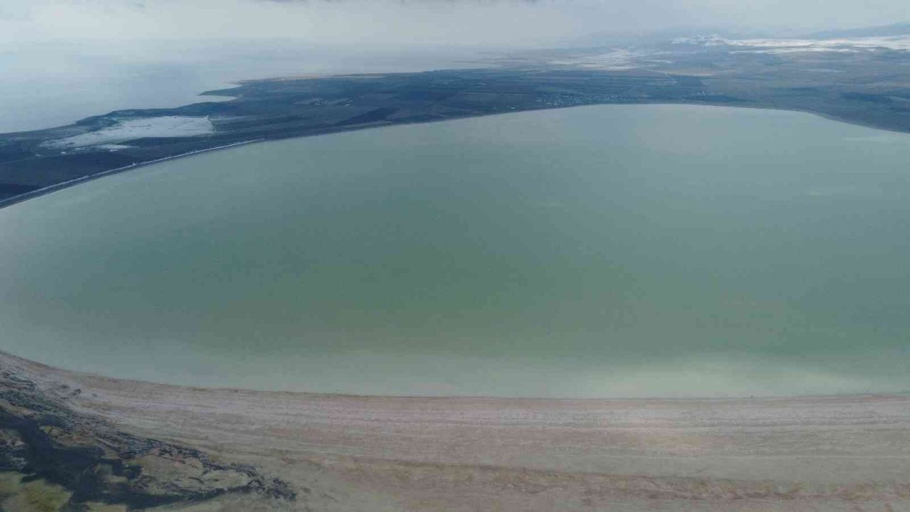 Arin Gölü son misafirlerini ağırlıyor