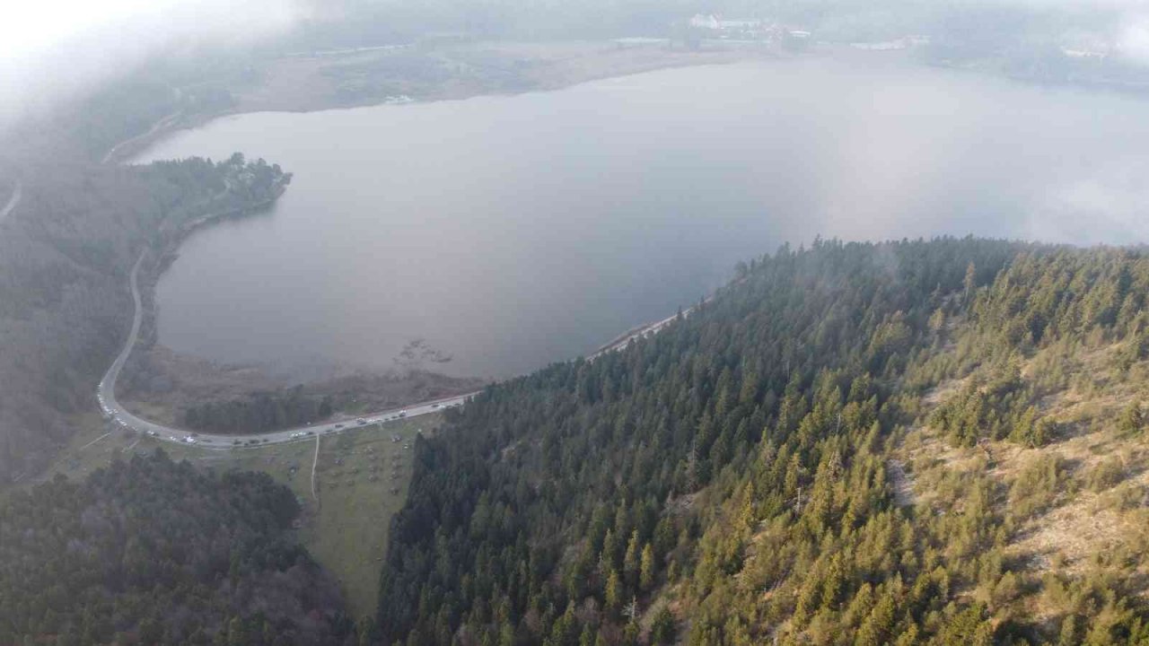 Kar yağmadan önce Abant’ta güneşin tadını çıkardılar