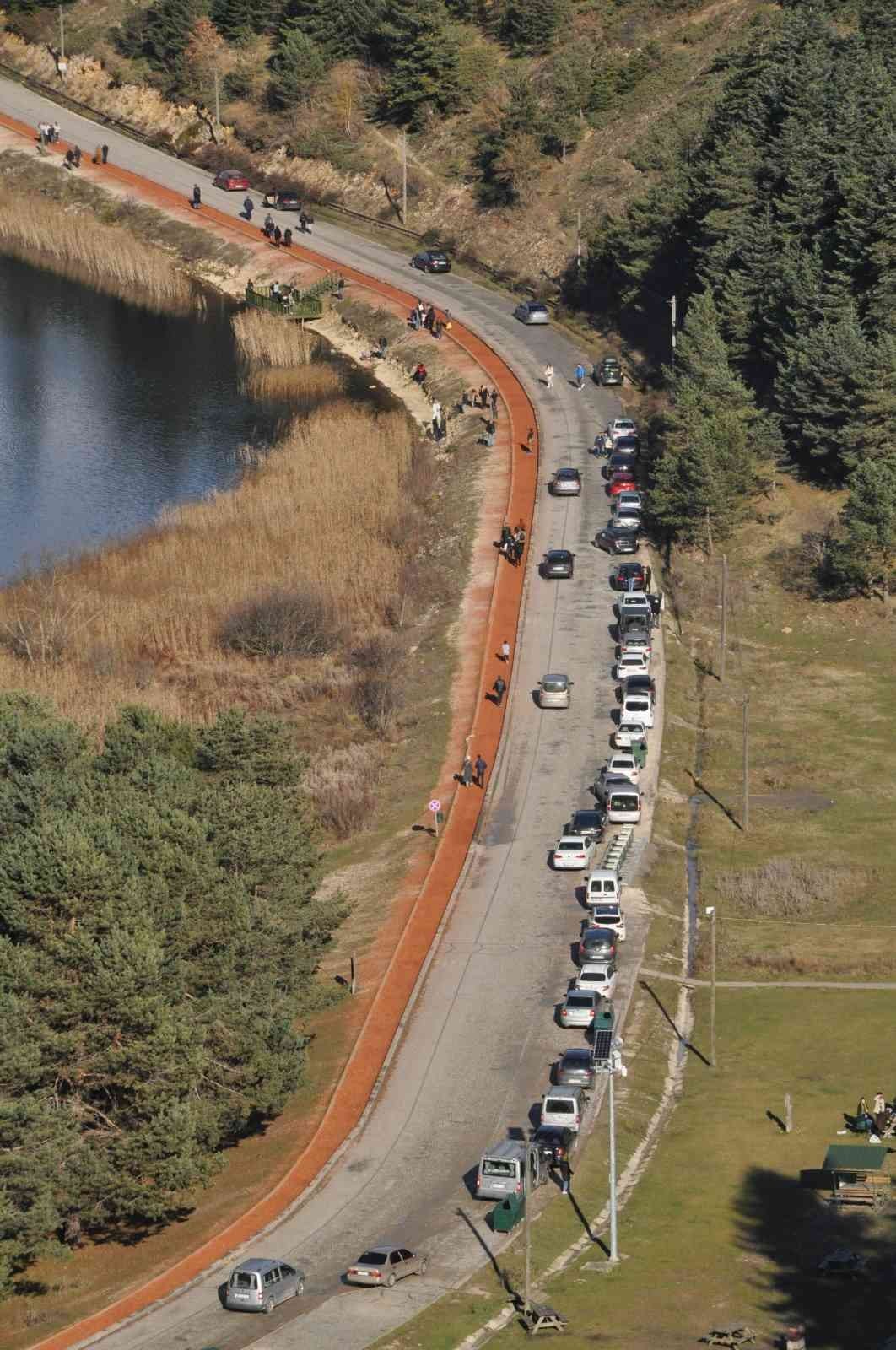 Kar yağmadan önce Abant’ta güneşin tadını çıkardılar