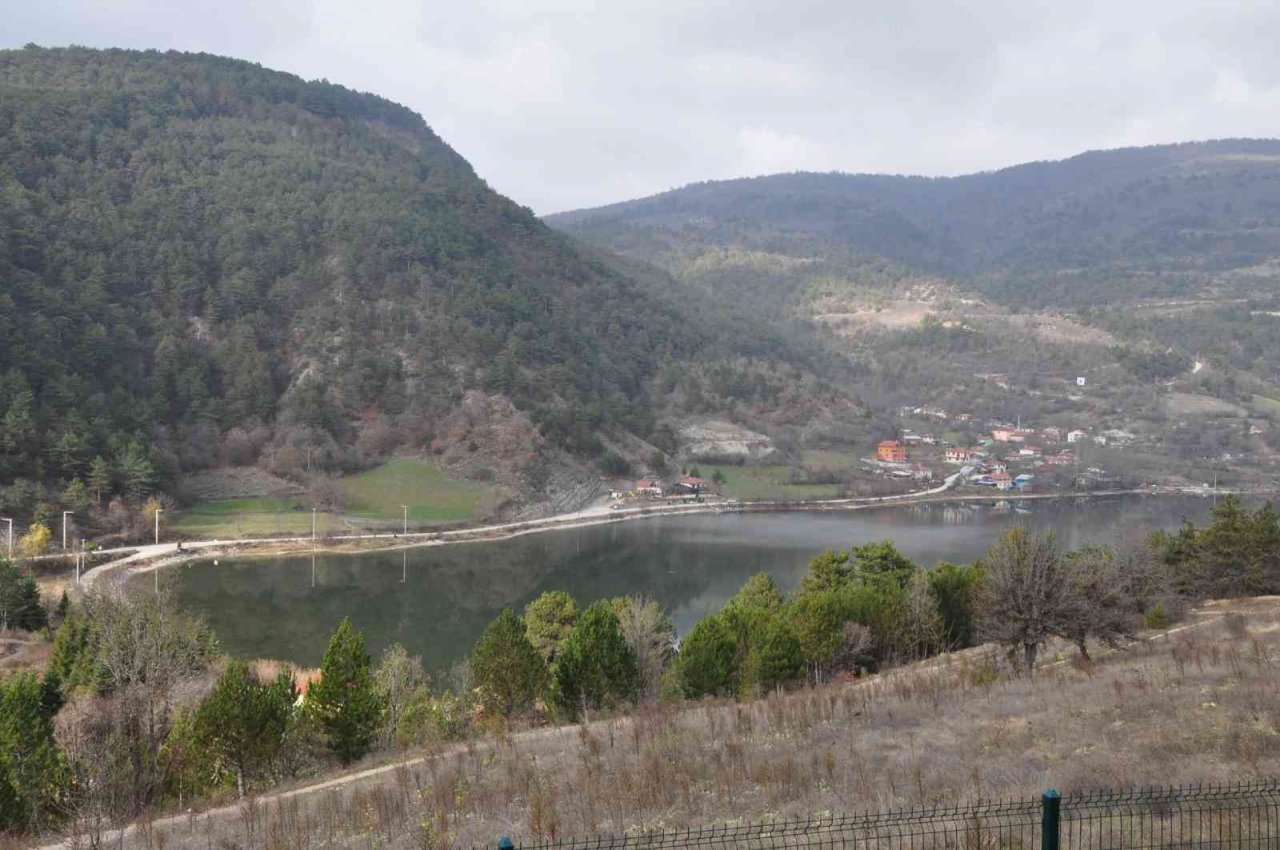 Çubuk Gölü’nde mest eden manzara