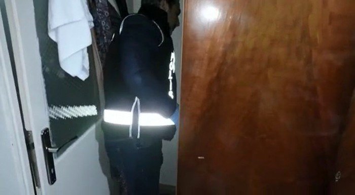 Bursa’da gaygubet evlerine baskın 9 gözaltı