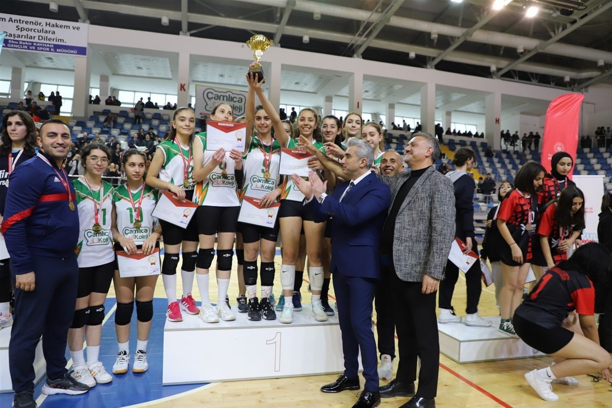 Sporcular il birincisi olmak için ter döktü