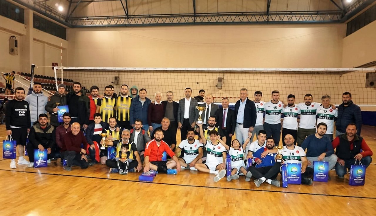 Çivril’de kenardan yapılan müdahale final maçını 2 saat uzattı