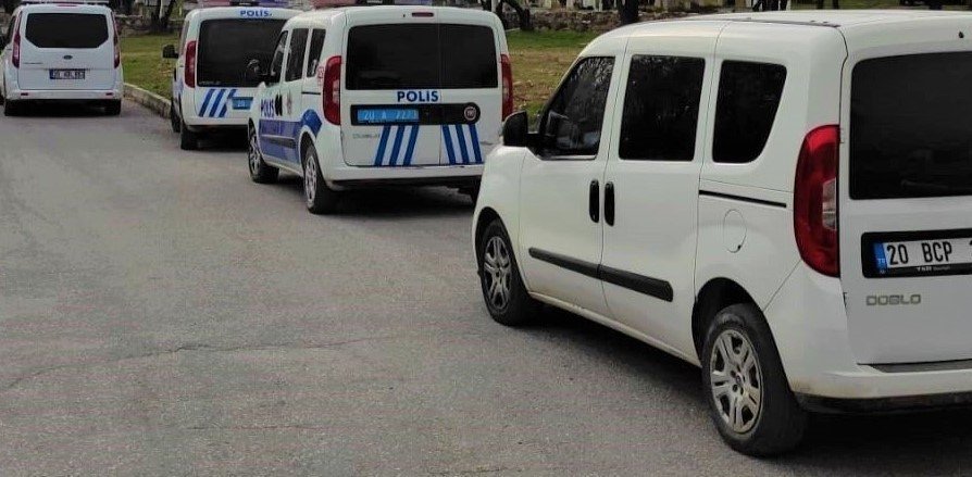 Bıçak zoruyla arabaya bindirip bayılttığı eşine dehşeti yaşattı