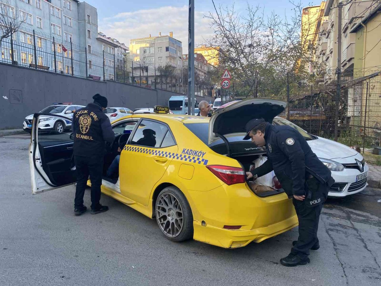 Maltepe’de okul önlerinde sıkı denetim
