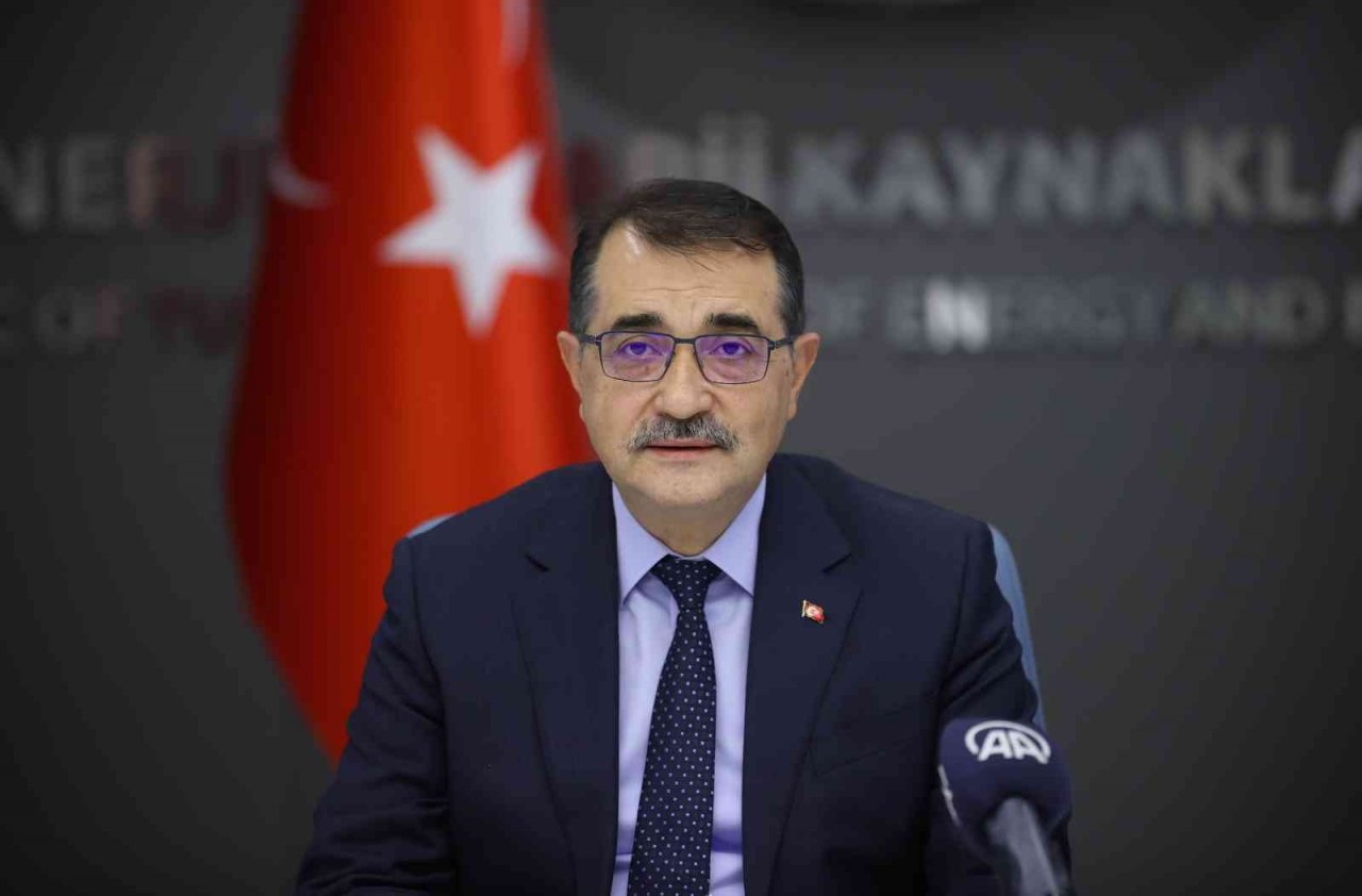 Bakan Dönmez: “İthal danışmanlarla Türkiye’nin enerjisini yönetmeye talip olmak enerji kapitülasyonlarına kapı aralamaktır”