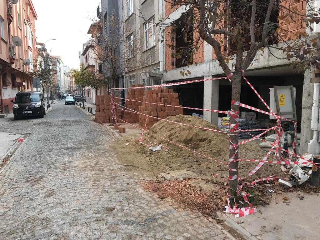 İnşaatlarda göz ardı edilen önlemler vatandaşların hayatlarıyla oynuyor