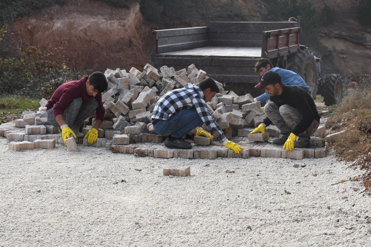 İznik’te merkezden taşraya çalışmalar sürüyor