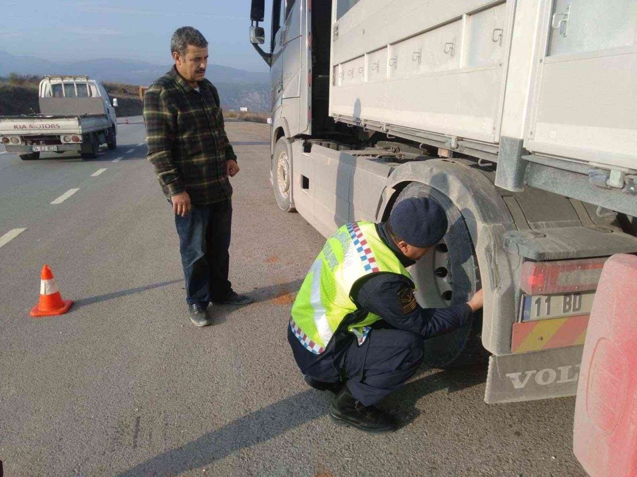 Jandarmadan kış lastiği denetimi