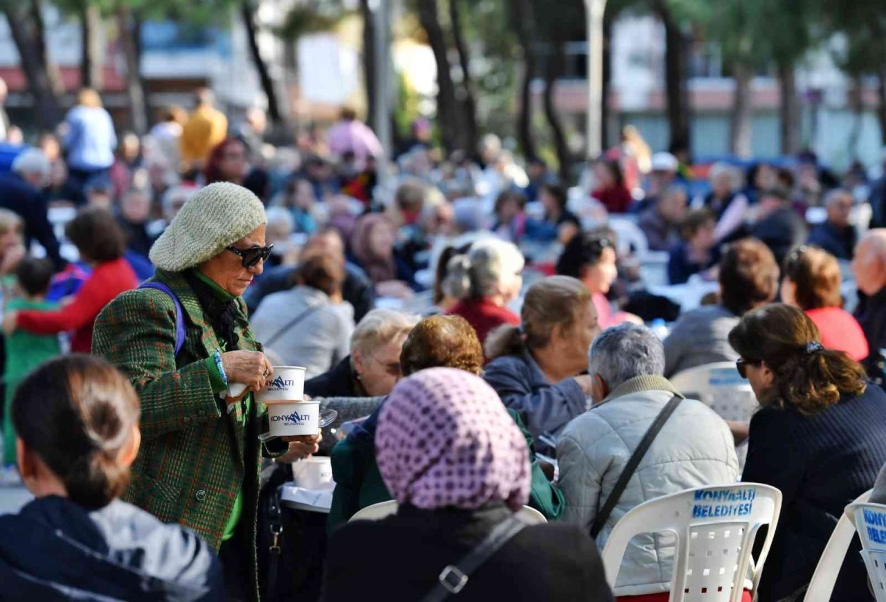 Başkan Esen vatandaşlara fasulye ikram etti