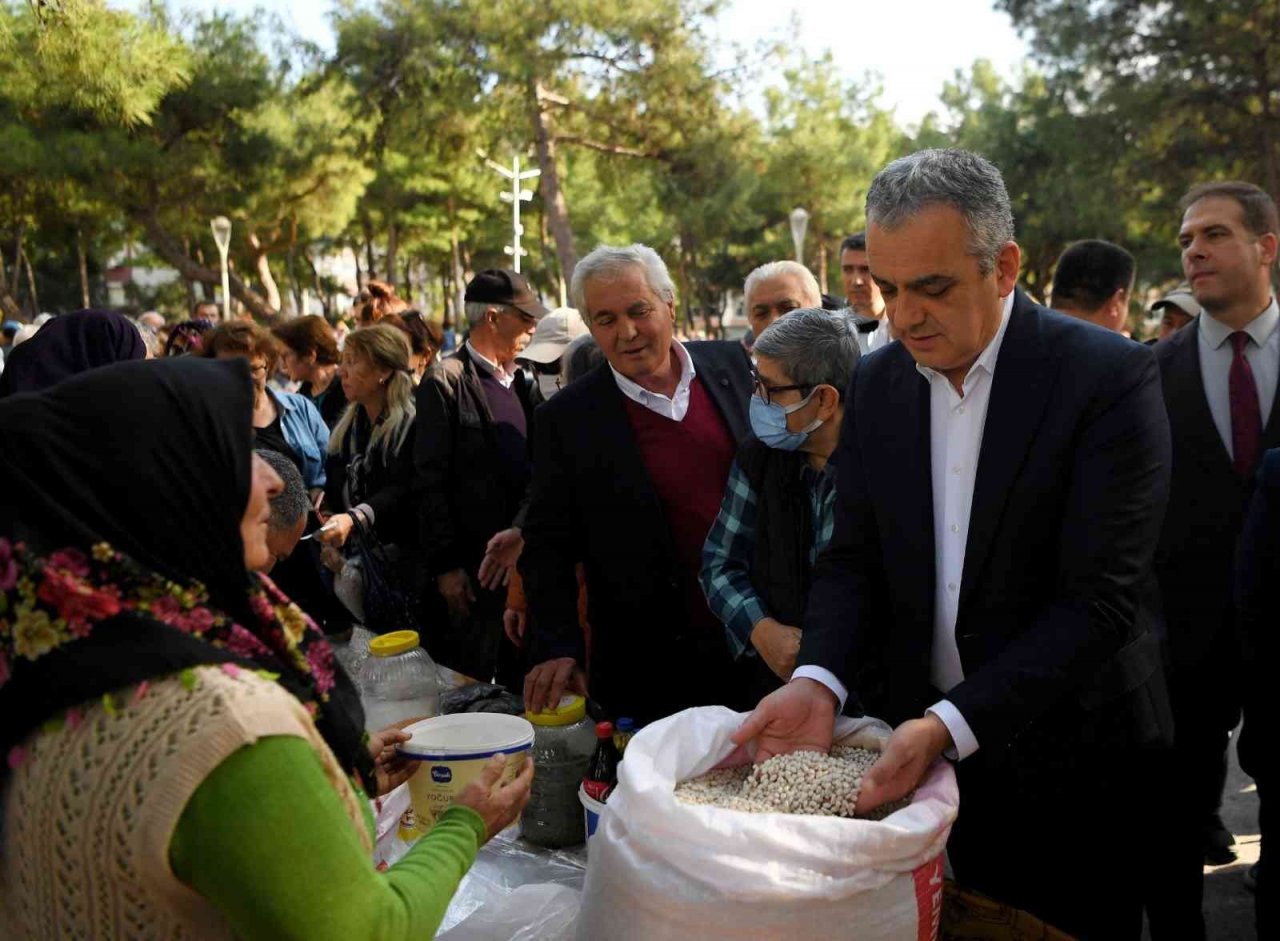 Başkan Esen vatandaşlara fasulye ikram etti