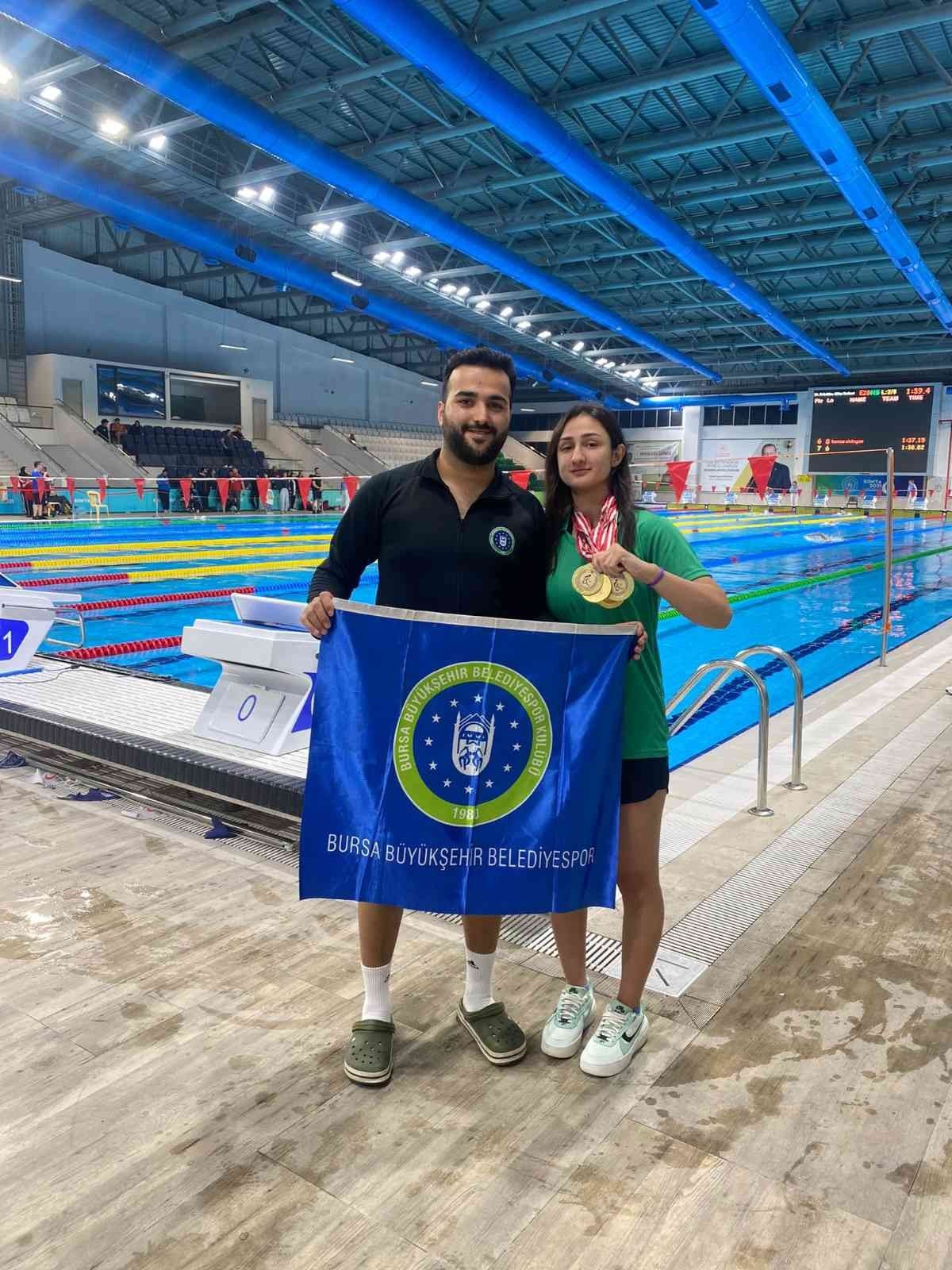 Bursalı yüzücülerden 3 rekor, 15 madalya
