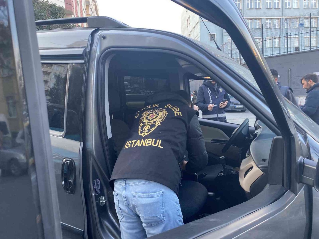 Maltepe’de okul önlerinde sıkı denetim