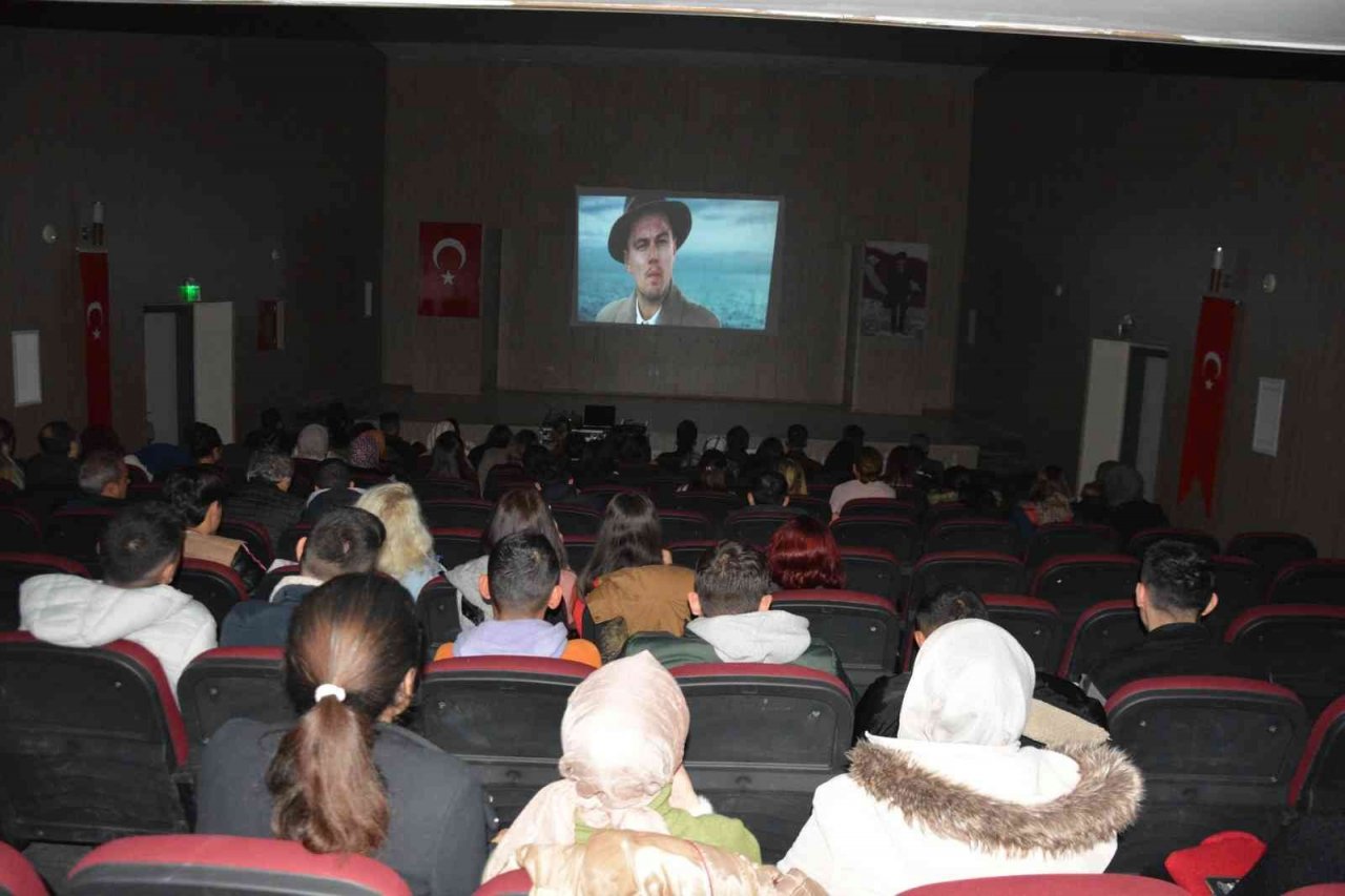 Selendi’de 40 yıl sonra sinema keyfi