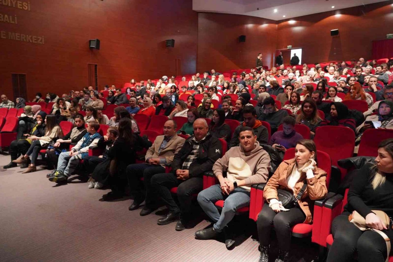 Süt Kardeşler adlı oyun Bilecik’te sahne aldı