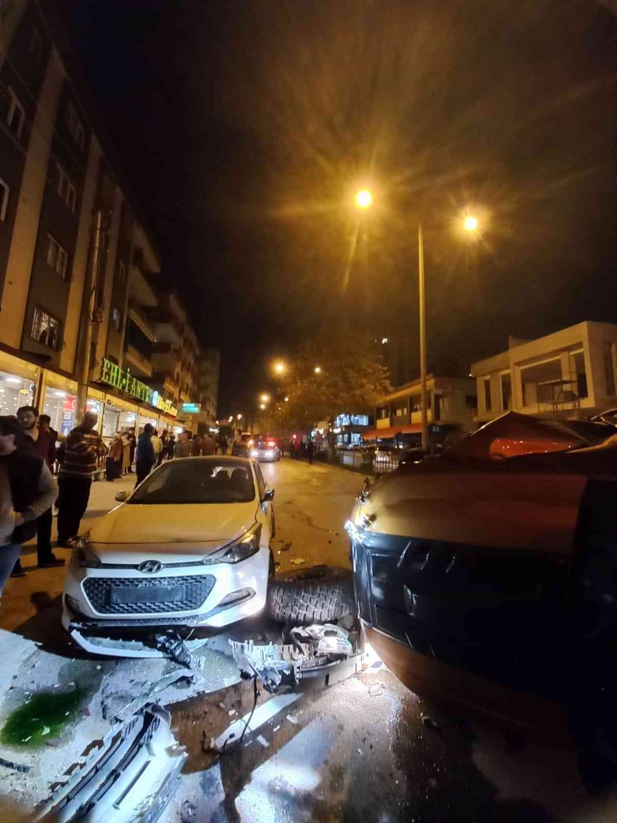 Otomobili ile 6 araca çarpıp durabildi