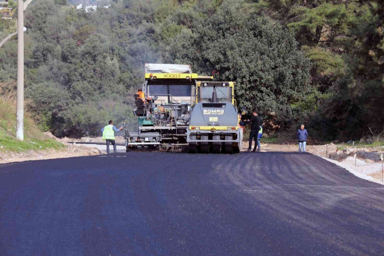 Bodrum yollarında asfalt çalışması