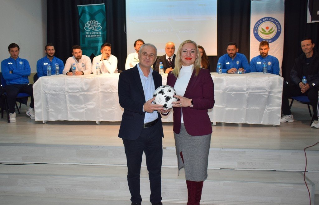 Nilüferli futbolcular öğrencilerle deneyimlerini paylaştı